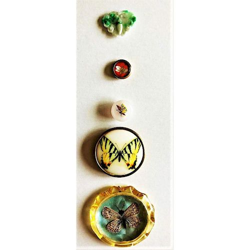 SMALL CARD OF ASSORTED MATERIAL BUTTERFLY BUTTONS