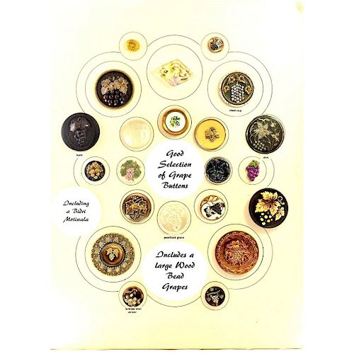 CARD OF S/M/L ASSORTED MATERIAL GRAPE BUTTONS