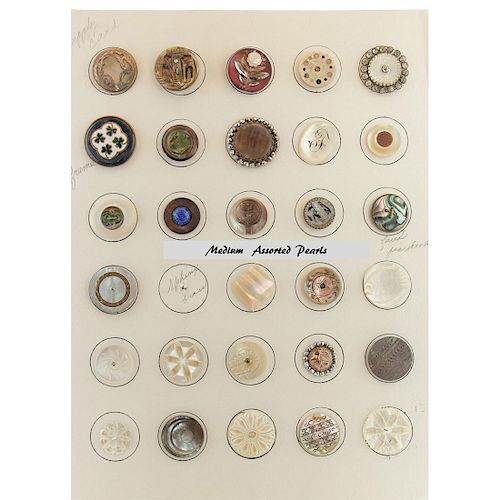 CARD OF MEDIUM ASSORTED TECHNIQUES IN SHELL BUTTONS
