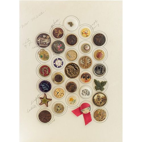 CARD OF MEDIUM/LARGE ASSORTED MATERIAL BUTTONS