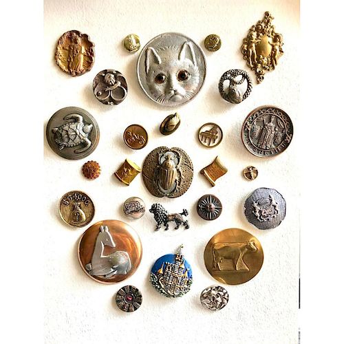 A CARD OF ASSORTED METAL ASSORTED PICTORIAL BUTTONS