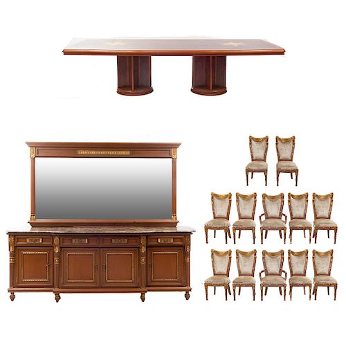 Comedor. SXX. En madera tallada y dorada. Consta de: Mesa, 10 sillas, 2 sillones y trinchador con espejo. 211 x 250 x 61 cm. (mayor)