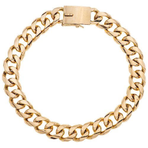 A yellow gold 18 K bracelet.