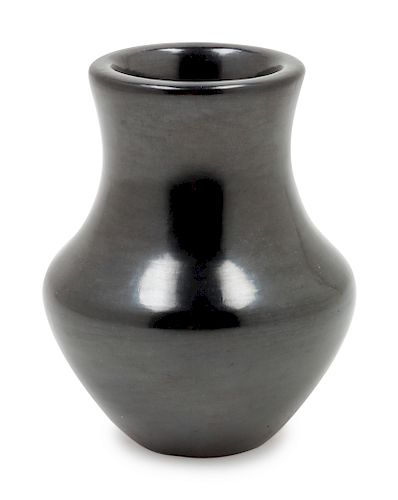 Toni Roller
(Santa Clara, b. 1935)
Blackware Vase