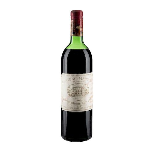 Château Margaux. Cosecha 1969. Gran Vin  Premier Grand Cru Classé. Margaux. Nivel: en el hombro superior.