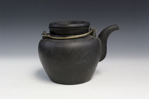 Chinese antique yixing teapot. 19th C.