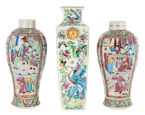 A GROUP OF THREE CHINESE PORCELAIN FAMILLE ROSE VASES, LATE QING DYNASTY, 19TH CENTURY
