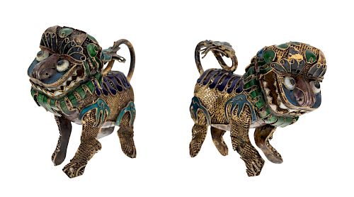 A PAIR OF ENAMELLED CHINESE LION FIGURINES, 20TH CENTURY