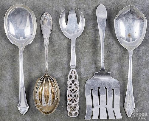 Five sterling silver serving utensils of various makers, 15.1 ozt.