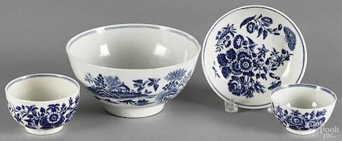 Four pieces of Dr. Wall Worcester porcelain, late 18th c., to include a bowl, 3'' h., 6 1/4'' dia.