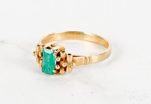 18K yellow gold emerald ring