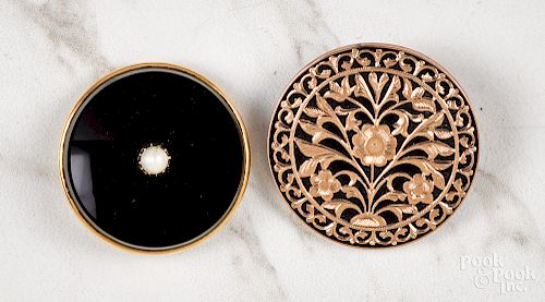 Two 14K gold brooches