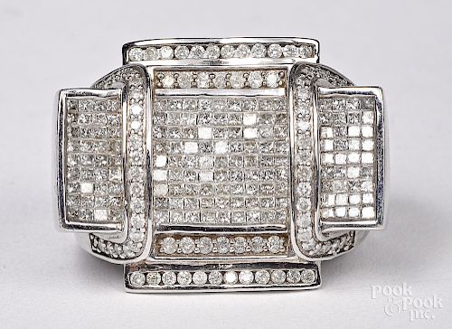 14K white gold and diamond ring
