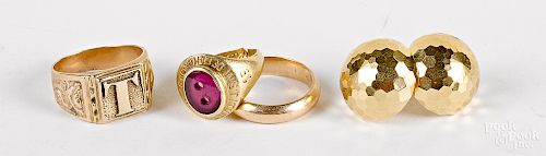 Three 18K gold rings and a pair of earrings