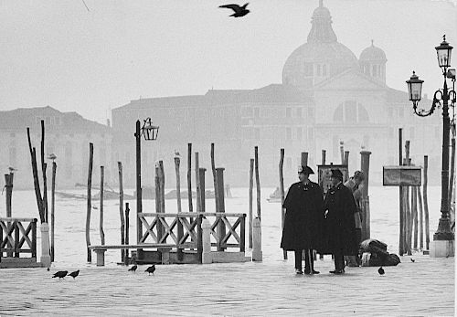 Uliano Lucas (1942)  - Venezia: Carabinieri a Piazza S. Marco