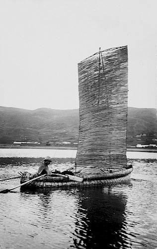 Martin Chambi (1891-1973)  - Tipica imbarcazione del lago Titicaca, Puno