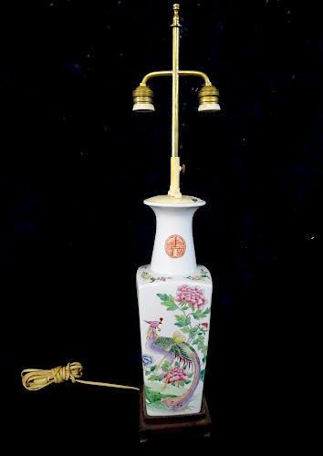 ORIENTAL PORCELAIN LAMP