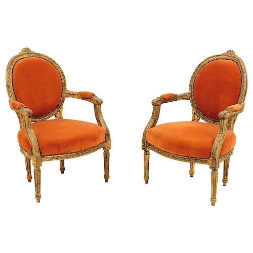 A PAIR OF ARMCHAIRS. FRANCE, CIRCA 1900. LOUIS XV Style. Carved and gilded wood, decorated with vegetal, floral and geometric motifs.