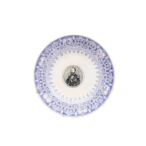 PLATE WITH EFFIGY OF THE EMPEROR MAXIMILIAN OF MEXICO. FRANCE, 19TH CENTURY. BORDEAUX Semi-porcelain. Marked:  "J. VIEILLARD & CIE". 9 in diameter