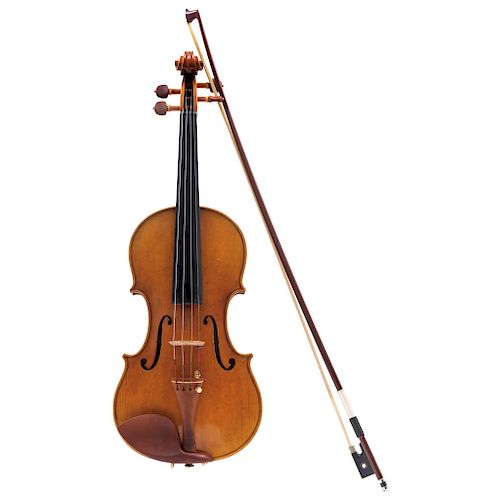 VIOLIN. GERMANY, SECOND HALF OF THE 20TH CENTURY. Copy of the model GUARNERIUS. Wooden with flamed bottom cap and ebonized fingerboard.