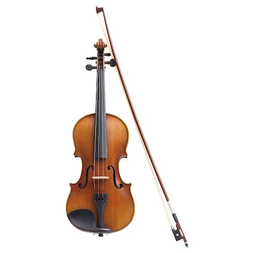VIOLIN. GERMANY, LATE 20TH CENTURY. Wood with fingerboard, pegs and tailings. With flamed bottom lid. Wooden arch and horsehair. With case. Tagged "Ma