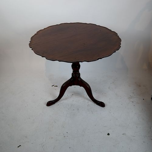 Chinese-Style Piecrust Tip Table