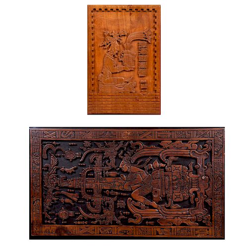 Lote de estelas mayas decorativas. México, siglo XX. Tallas en madera con esgrafiados y bajo relieves. Lápida del Rey de Pakal. Pz: 2