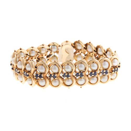 A Ladies Pearl & Sapphire Link Bracelet in 14K