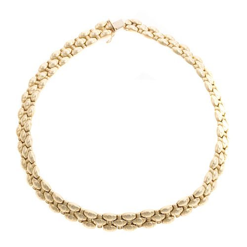 A Ladies Wide Link Necklace in 14K