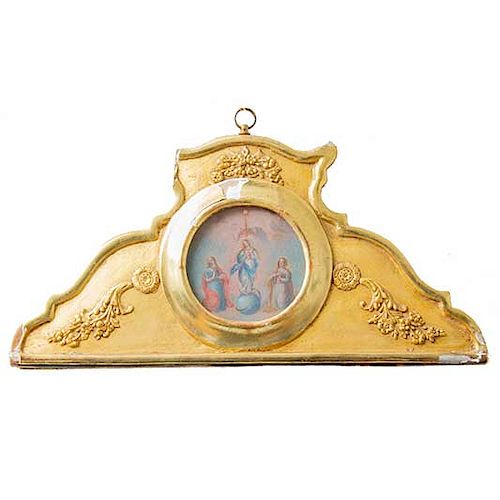 Anónimo. Virgen. Óleo sobre tabla. Enmarcada en madera estucada y dorada. 8 cm diámetro Ø.