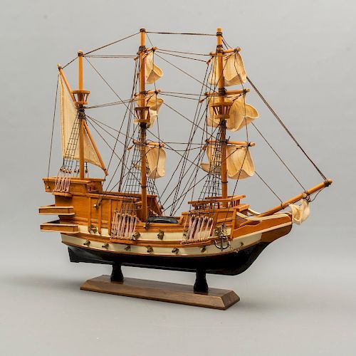 Fragata "San Mateo". Siglo XX. Diseño a escala.
En talla de madera. Con base de madera, 3 mastiles y 8 velas. 39 x 51 x 12 cm.