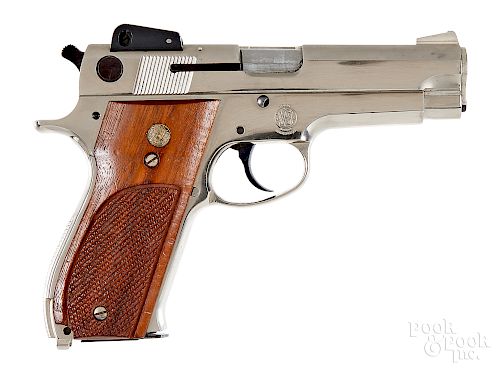 Smith & Wesson model 439 semi-automatic pistol