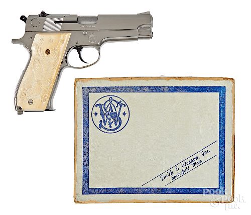 Smith & Wesson model 39-2 semi-automatic pistol