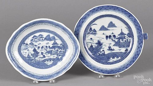 Chinese export porcelain canton warming dish, 19th c., 9 1/2'' dia., together with a small platter