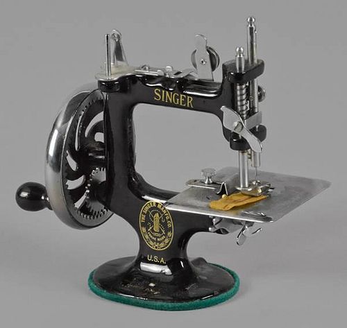 Child's Singer toy sewing machine, 7'' h.