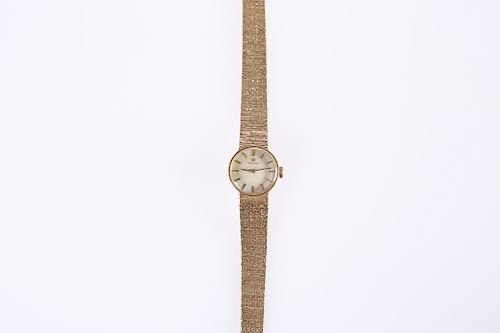 A LADY'S 9ct GOLD OMEGA WRISTWATCH, on a 9ct gold bark effe