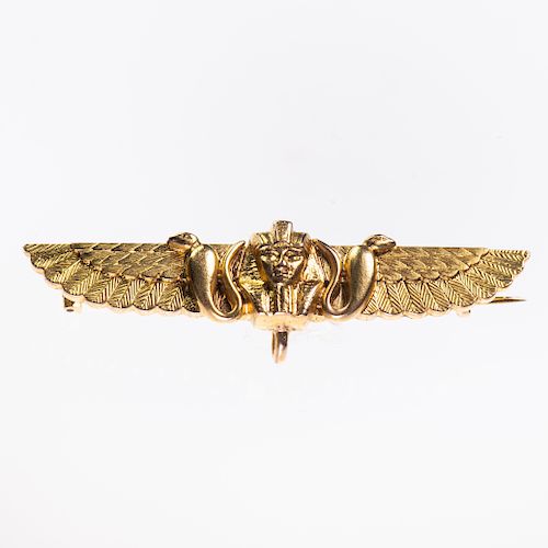AN EGYPTIAN STYLE BROOCH, modelled as wings with Egyptian p