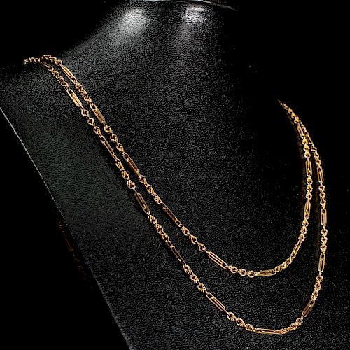 A 9CT YELLOW GOLD GUARD CHAIN, of interlocked oval links on