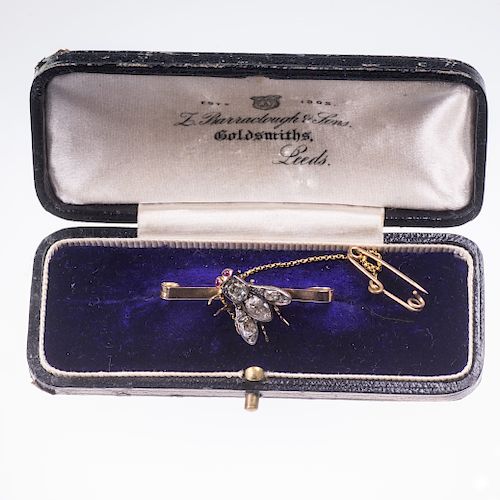A VICTORIAN 9CT YELLOW GOLD DIAMOND SET INSECT BROOCH, the 