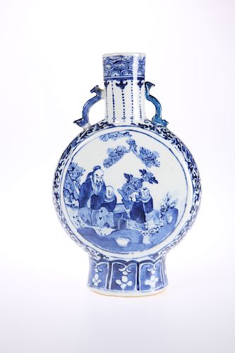 A CHINESE BLUE AND WHITE PORCELAIN MOON FLASK, 19TH CENTURY