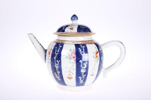 A CHINESE FAMILLE ROSE TEAPOT AND COVER, 18TH CENTURY, pain