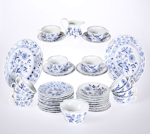 A GROUP OF MEISSEN BLUE AND WHITE "ONION" PATTERN TEA WARES