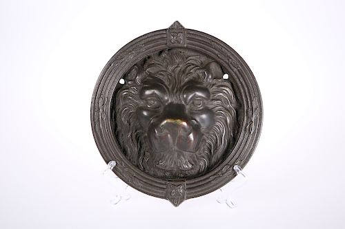 A PATINATED BRONZE LION MASK DOOR KNOCKER, EARLY 19th CENTU