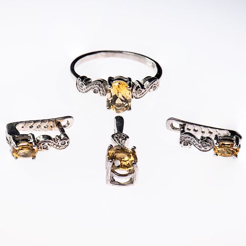 A 9CT WHITE GOLD AND CITRINE RING, the oval cut citrine set