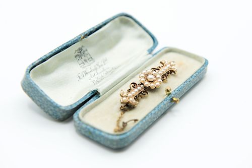 A LATE 19TH CENTURY PEARL SET BROOCH, the central flower he