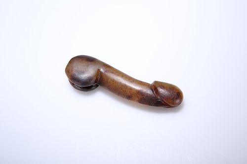 A CHINESE EROTIC HARDSTONE CARVING OF A PHALLUS. 9.5cm