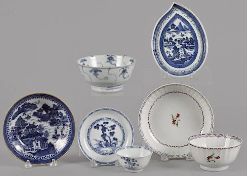 Seven pieces of Chinese porcelain, to include a b