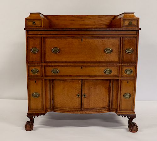 Antique Maple Butlers Chest With Leather Top