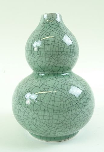 Chinese Porcelain Crackled Vase