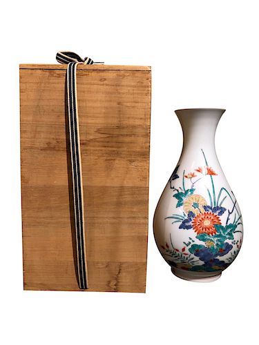 Japanese Kakiemon Porcelain Vase with Original Box